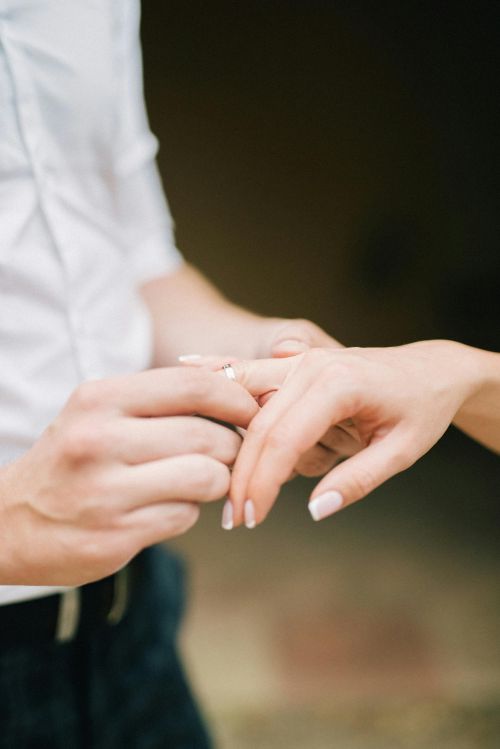 Anillos De Compromiso De Oro: Elegancia Y Estilo