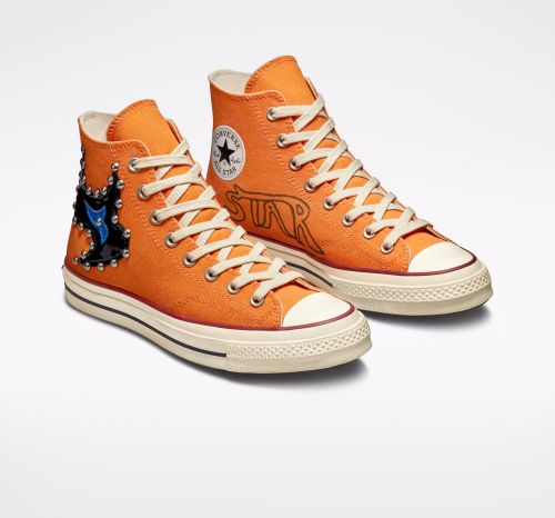 CONVERSE X COME TEES: Los Gráficos Vívidos En Una Nueva Colección De Ropa Y Sneakers