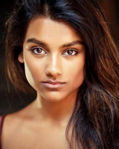 Simone Ashley ¿Cuándo Es Su Cumpleaños?