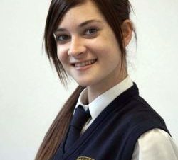 Ana Julia Jiménez Alumna de Curso del 63 se Desnuda en Interviú