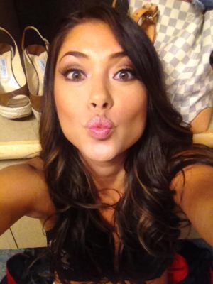 Captan a la Modelo Arianny Celeste Desnuda en un Balcón