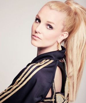 Britney Spears posa desnuda para Harper's Bazaar