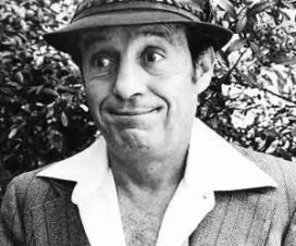 Chespirito Abandona su Homenaje por Cuestiones de Salud