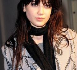 Daisy Lowe Impactantemente Desnuda en Esquire