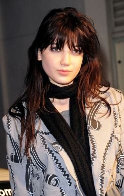 Daisy Lowe Impactantemente Desnuda en Esquire