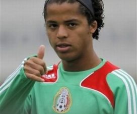 Foto Giovani Dos Santos se Toma Foto Completamente Desnudo