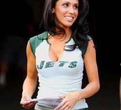 Jenn Sterger Acosada Supuestamente por un Jugador de la NFL