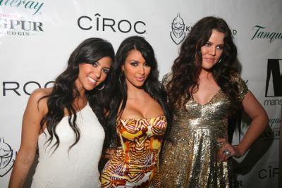 Foto Posan Las Hermanas Kardashian en Topless