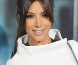 Kim Kardashian Exuberante en FHM UK