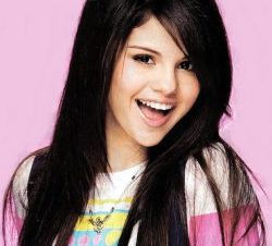 Hackean Cuenta de Twitter y Facebook de Selena Gómez