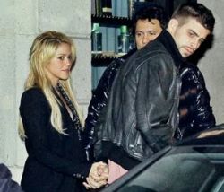 Shakira Difunde Fotos con Gerard Piqué