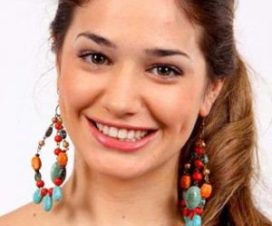 Victoria Irouleguy Desnuda en la Revista Hombre